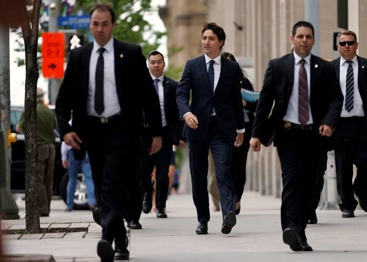 «سلطان سلفی» دنیای سیاست کیست؟+عکس