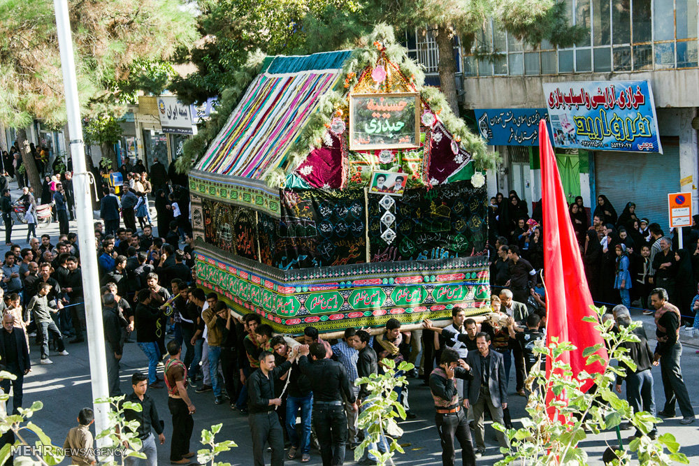 آئین سنتی نخل گردانی و حرکت دسته بنی اسد در کاشمر