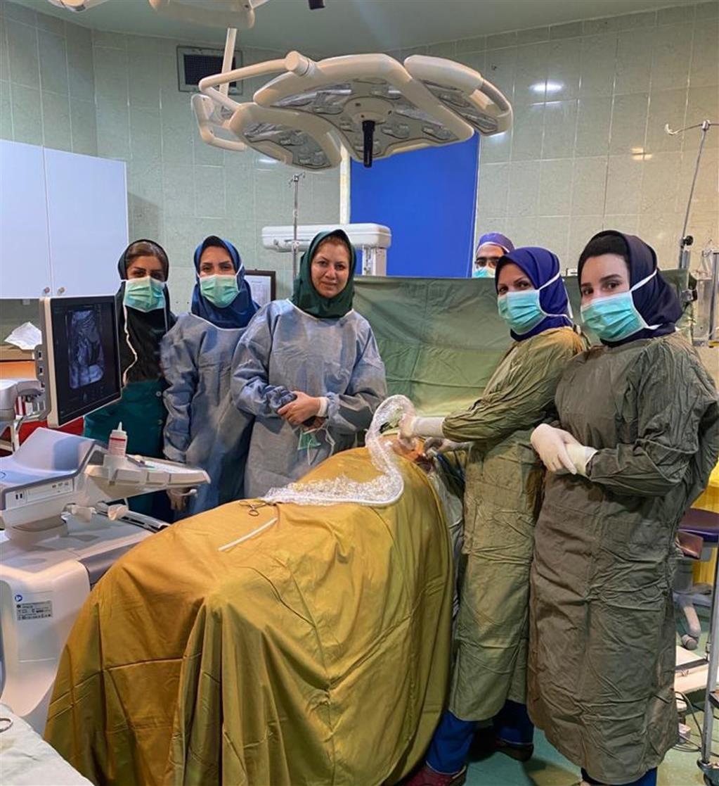 عمل جراحی حذف جنین آکاردیاک در دوقلوهای همسان با استفاده از میکروویو عمل جراحی حذف جنین آکاردیاک در دوقلوهای همسان با استفاده از میکروویو