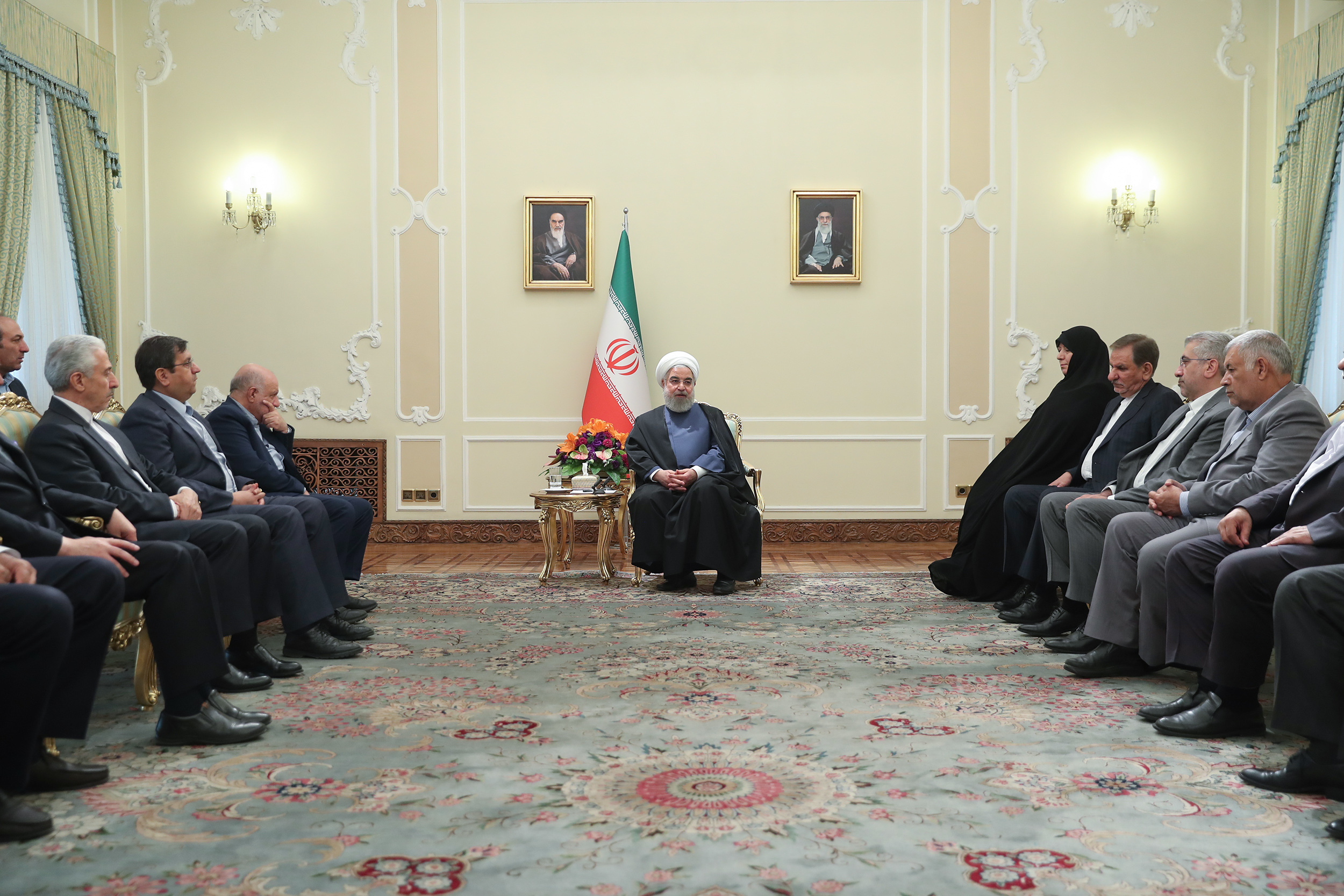 قدام دولت در افزایش نرخ بنزین به نفع مردم و کمک به اقشار تحت فشار جامعه است