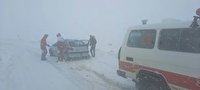 رها سازی ۹۸ دستگاه خودرو گرفتار در برف و کولاک در آذربایجان غربی