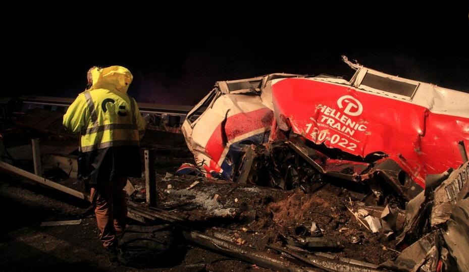 برخورد مرگبار دو قطار در یونان+ تصاویر برخورد مرگبار دو قطار در یونان+ تصاویر