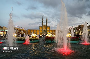 جشن سال تحویل ۱۴۰۲ در میدان امیر چخماق یزد