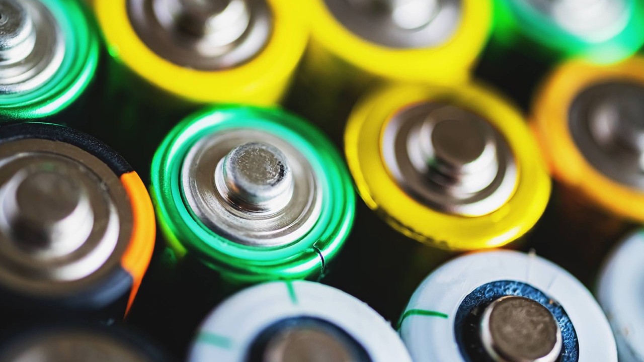 حسینی /زتا انرژی: توسعه فناوری برای رشد نانولوله روی الکترود باتری انجام شد