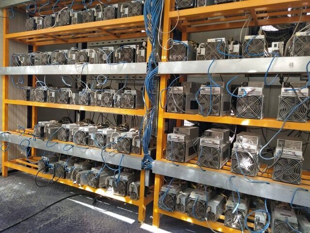 کشف و ضبط ۸۵ دستگاه ماینر غیرمجاز در اهواز