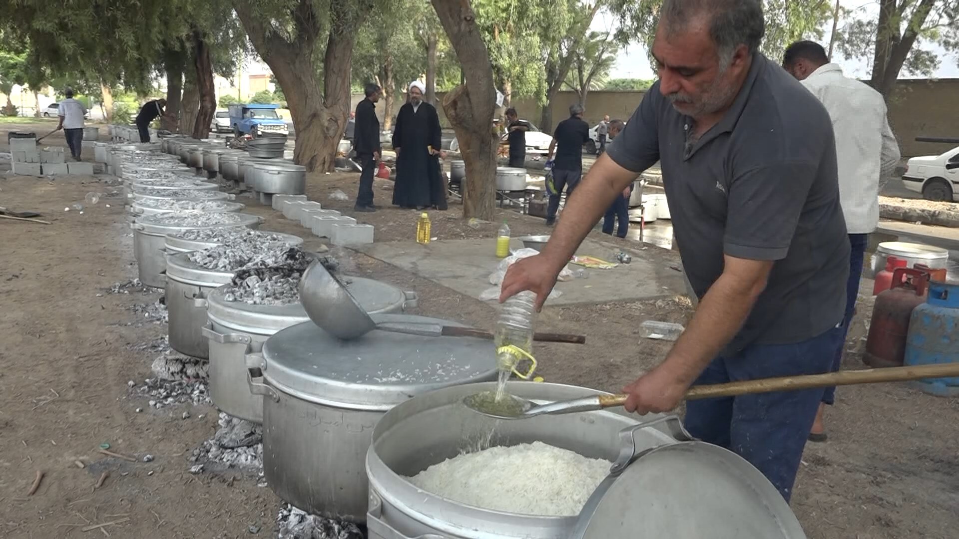 نذرواره ملی ۷۲ دیگ احسان حسینی در حاجی آباد