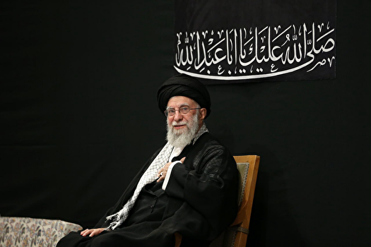 مراسم عزاداری شب عاشورای حسینی با حضور رهبر انقلاب