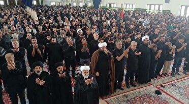 اقامه نماز ظهر عاشورای ۱۴۴۷ در مصلی کیش