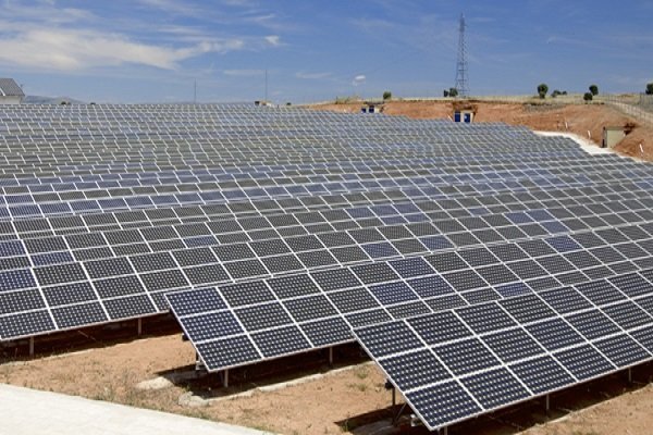نصب یک نیروگاه خورشیدی با ۲۰۰ کیلووات برق در بندرعباس