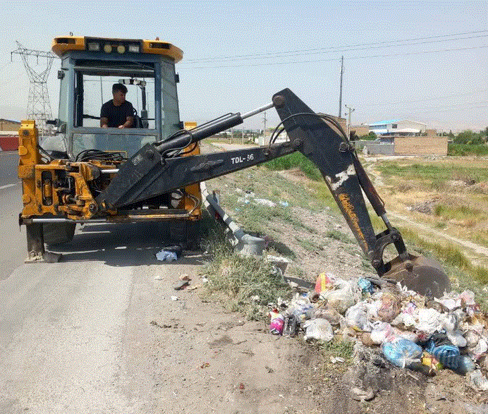 پاکسازی سه راه ورودی روستای شورکند در جاده شهید کلانتری ارومیه