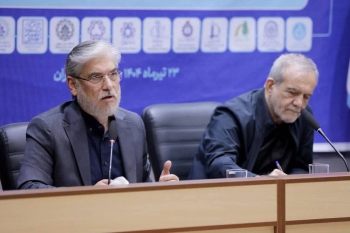 جامعه دانشگاهی در کنار دولت ، به حل چالش‌ها کمک کند