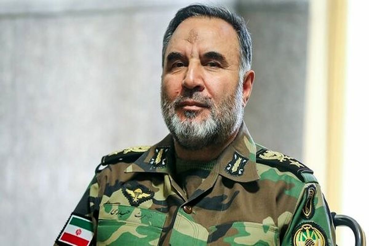 ارتش هیچ‌گاه پرچم دفاع را بر زمین نخواهد گذاشت‌