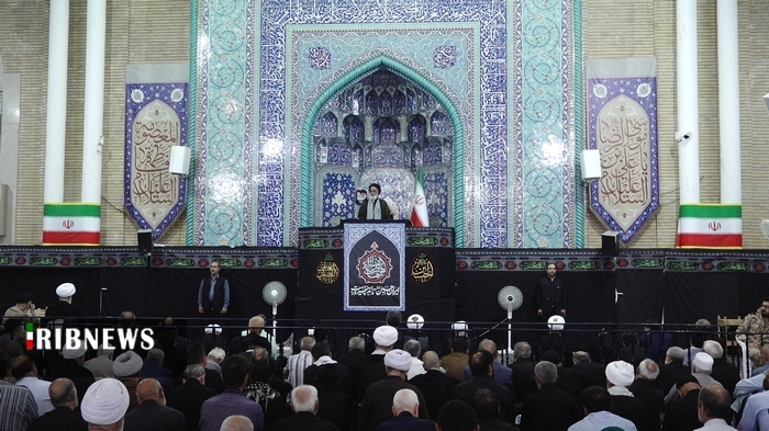 نباید فریب لبخند‌های دیپلماتیک دشمنان را خورد