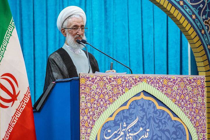 هر صدای تفرقه را صدای دشمن تلقی کنید