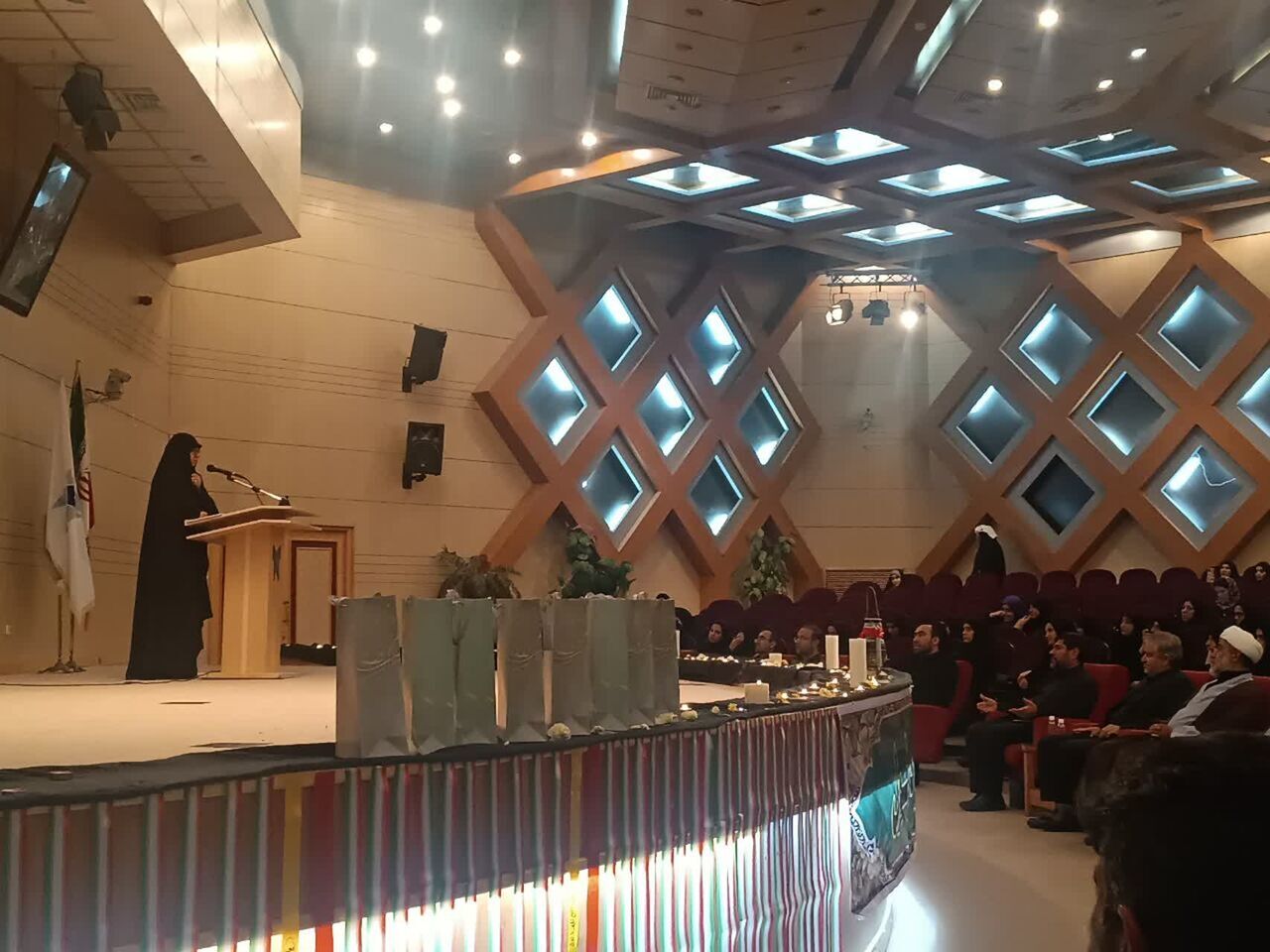 بانوان با الگوگیری از حضرت زهرا (س) به جایگاه واقعی خود برسند