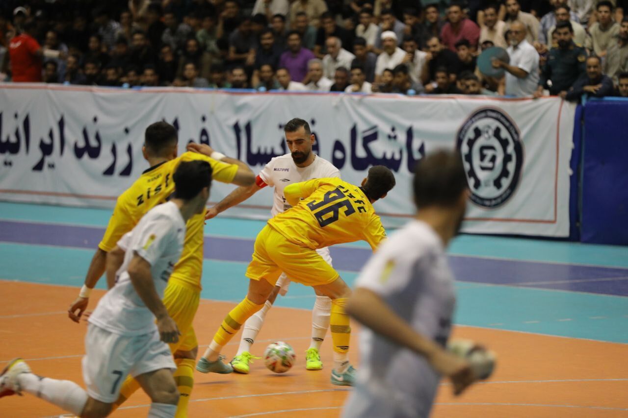 ادامه صدرنشینی گیتیپسند و صعود مس سونگون به جایگاه سوم ادامه صدرنشینی گیتیپسند و صعود مس سونگون به جایگاه سوم