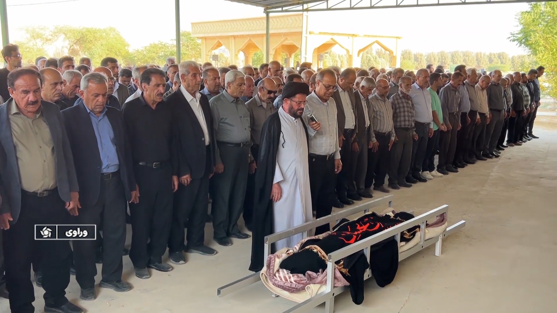 تشییع پدر شهید سلیمان مهربان در روستای چاه شرف وراوی تشییع پدر شهید سلیمان مهربان در روستای چاه شرف وراوی