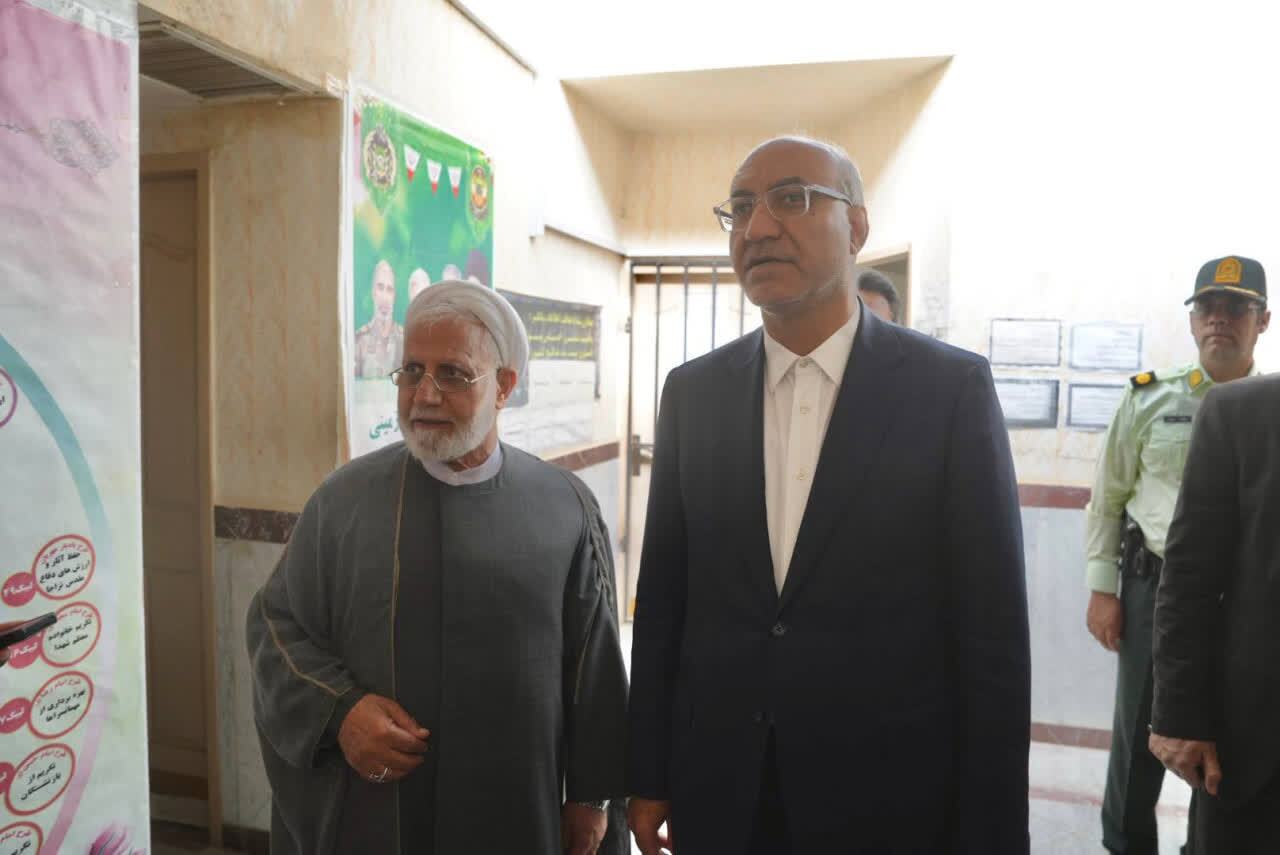 بازدید استاندار کرمانشاه و اعضاء کمیسیون امنیت ملی مجلس از نفتشهر بازدید استاندار کرمانشاه و اعضاء کمیسیون امنیت ملی مجلس از نفتشهر