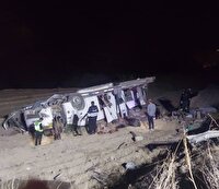 ۱۳ مصدوم در پی انحراف اتوبوس در جاده دنا