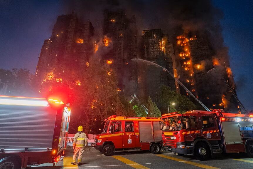 شمار جانباختگان آتش‌سوزی در هنگ‌کنگ به ۹۴ نفر رسید